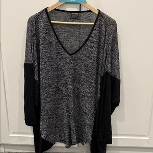 Women's Black and Gray V-Neck Top- M, fits like L/XL